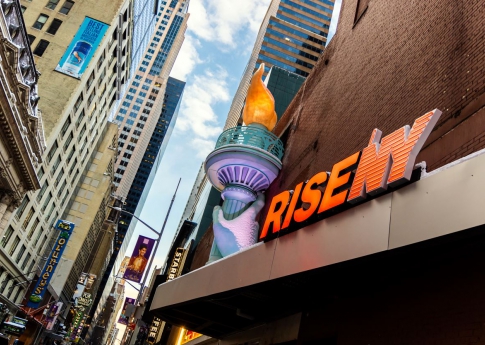 智崴插旗紐約時代廣場 開幕首座博物館式飛行劇院